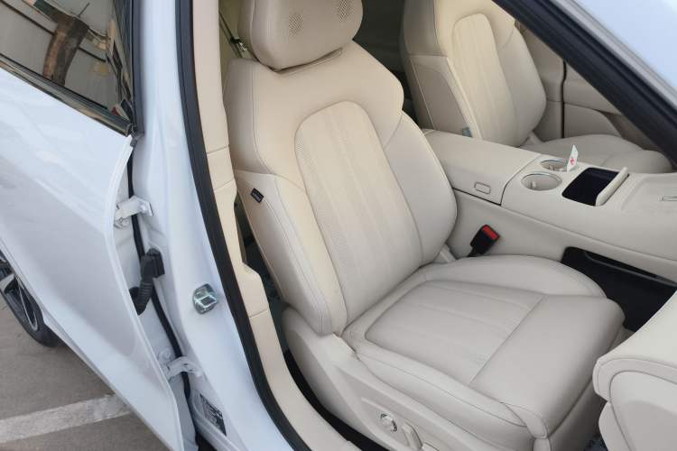 Used VOYAH FREE 2025 Model FREE+ Rear-Drive Qiankun Edition Right Front Seat