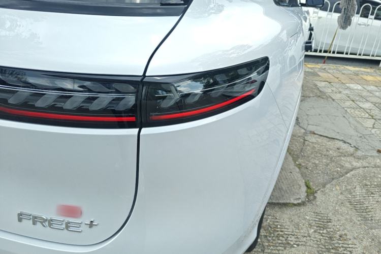 Used VOYAH FREE 2025 Model FREE+ Rear-Drive Qiankun Edition Right Rear Taillight