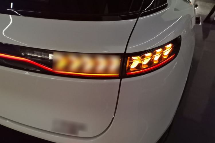 Used VOYAH FREE 2025 318 259 km All-Wheel-Drive Exploration Edition Right Rear Taillight