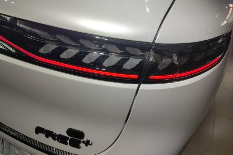 Used VOYAH FREE 2025 Model FREE+ Rear-Drive Qiankun Edition Right Rear Taillight