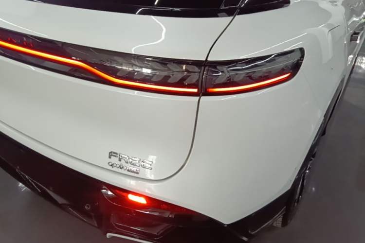 Used VOYAH FREE 2025 318 259 km All-Wheel-Drive Exploration Edition Right Rear Taillight