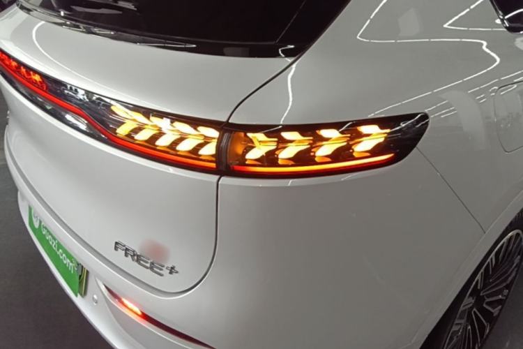 Used VOYAH FREE 2025 Model FREE+ Four-Wheel-Drive Qiankun Edition Right Rear Taillight