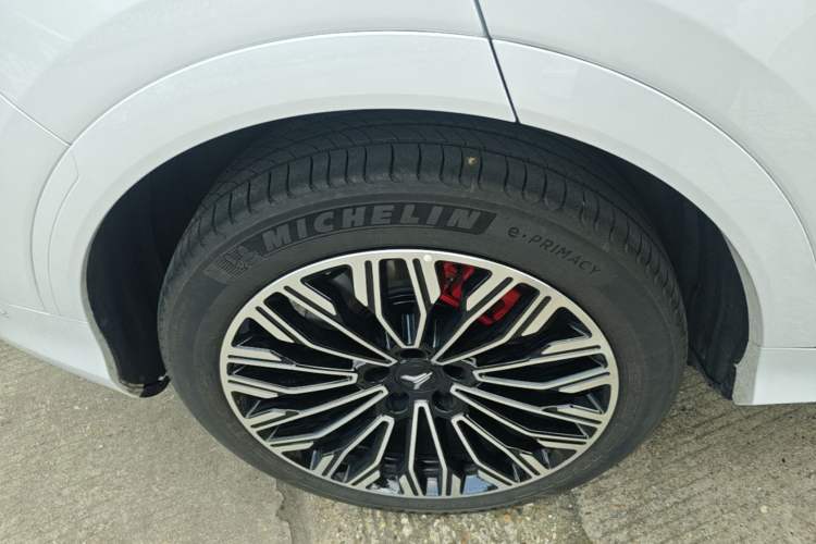 Used VOYAH FREE 2025 Model FREE+ Rear-Drive Qiankun Edition Right Rear Wheel Hub