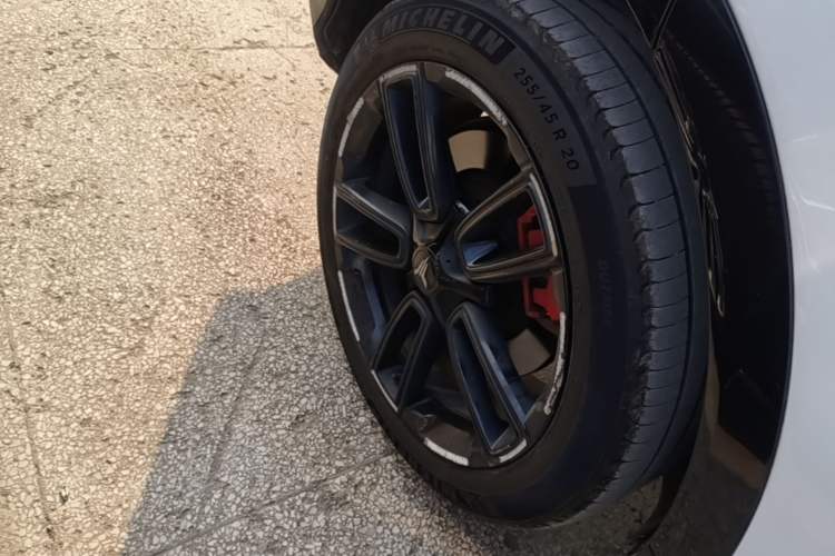 Used VOYAH FREE 2025 318 259 km All-Wheel-Drive Exploration Edition Right Rear Wheel Hub