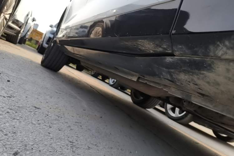 Used VOYAH FREE 2025 318 259 km All-Wheel-Drive Exploration Edition Right Side Sill