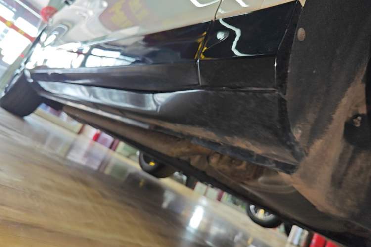 Used VOYAH FREE 2025 318 318 km Rear-Drive Touring Edition Right Side Sill