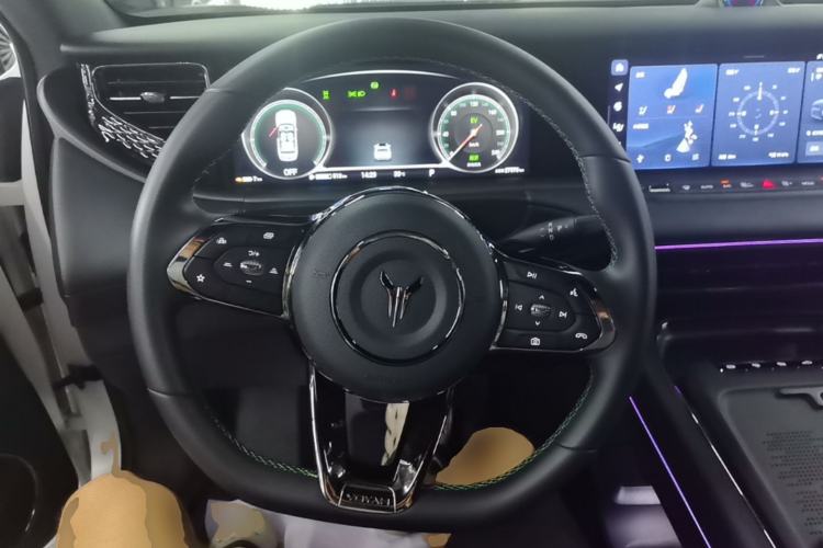 Used VOYAH FREE 2025 318 259 km All-Wheel-Drive Exploration Edition Steering Wheel