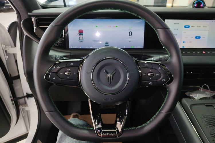 Used VOYAH FREE 2025 318 318 km Rear-Drive Touring Edition Steering Wheel