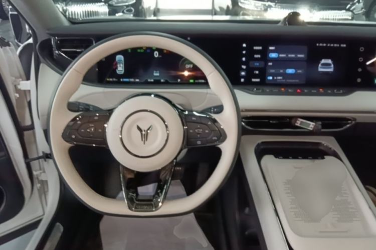 Used VOYAH FREE 2025 318 259 km All-Wheel-Drive Exploration Edition Steering Wheel