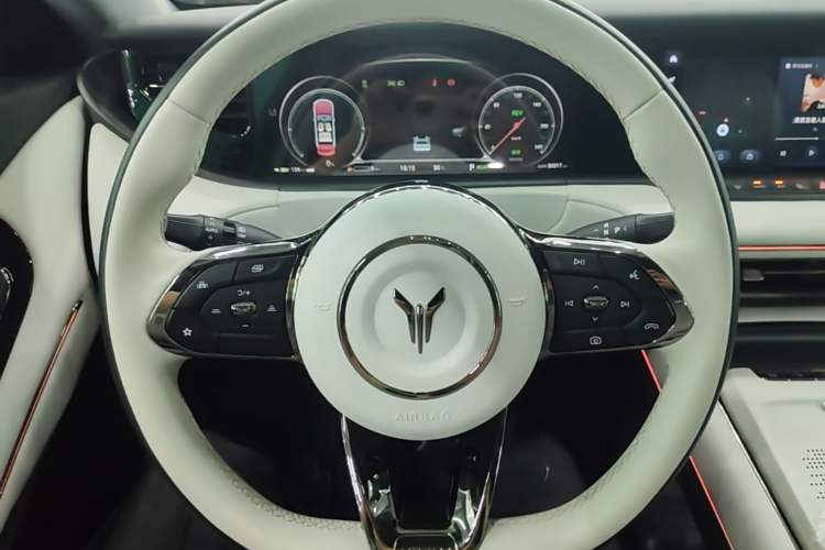 Used VOYAH FREE 2025 318 318 km Rear-Drive Touring Edition Steering Wheel