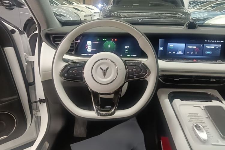 Used VOYAH FREE 2025 318 318 km Rear-Drive Touring Edition Steering Wheel