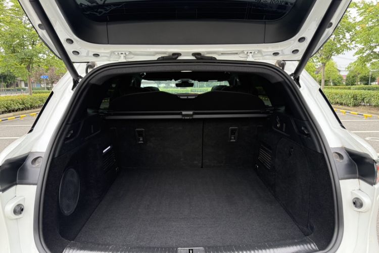 Used VOYAH FREE 2025 318 259 km All-Wheel-Drive Exploration Edition Trunk
