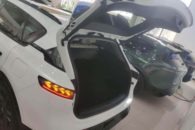 Used VOYAH FREE 2025 318 318 km Rear-Drive Touring Edition Trunk