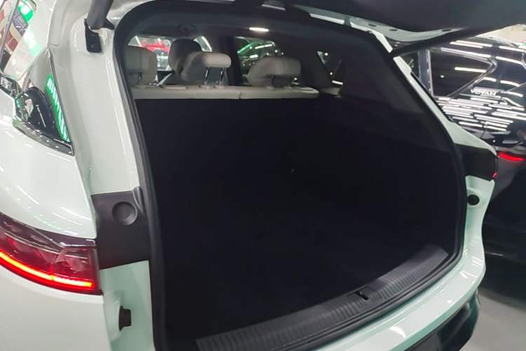 Used VOYAH FREE 2025 318 318 km Rear-Drive Touring Edition Trunk