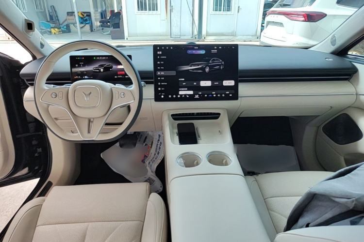 Used VOYAH Lantu Chiguang L 2026 Four-Wheel-Drive Ultra Center Console