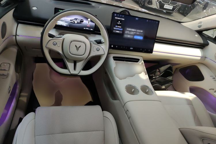 Used VOYAH Lantu Chiguang L 2026 Four-Wheel-Drive Ultra Center Console
