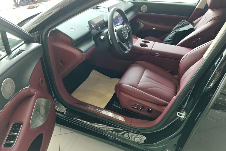 Used VOYAH Lantu Chiguang L 2026 Four-Wheel-Drive Ultra Driver Seat