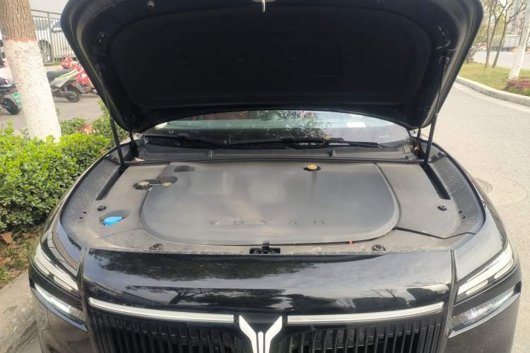 Used VOYAH Lantu Chiguang L 2026 Four-Wheel-Drive Ultra Engine Bay