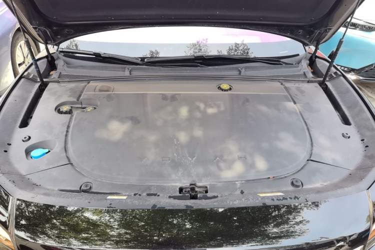 Used VOYAH Lantu Chiguang L 2026 Four-Wheel-Drive Ultra Engine Bay