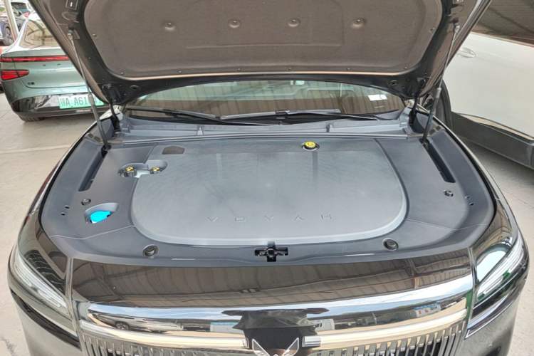 Used VOYAH Lantu Chiguang L 2026 Four-Wheel-Drive Ultra Engine Bay