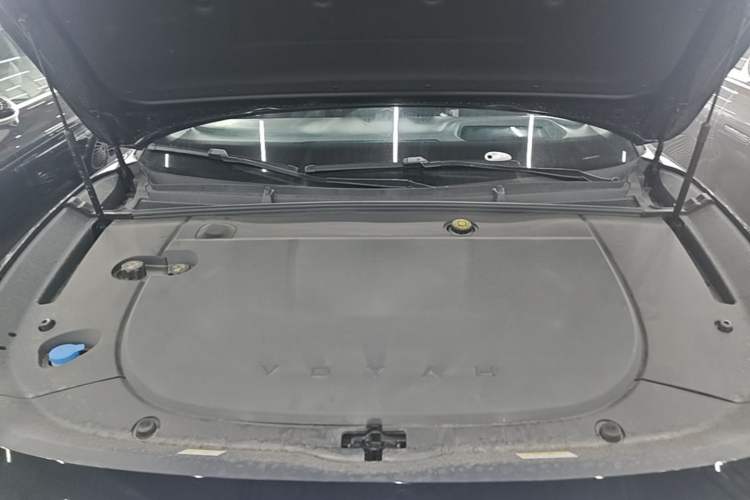 Used VOYAH Lantu Chiguang L 2026 Four-Wheel-Drive Ultra Engine Bay