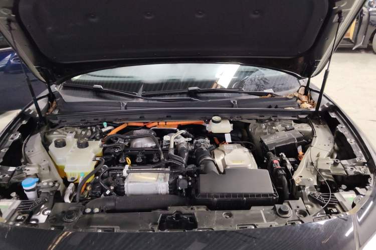 Used VOYAH Lantu Chiguang L 2026 Four-Wheel-Drive Max Engine Bay