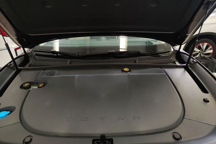 Used VOYAH Lantu Chiguang L 2026 Four-Wheel-Drive Max Engine Bay