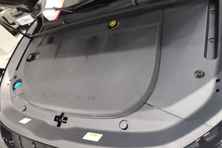 Used VOYAH Lantu Chiguang L 2026 Four-Wheel-Drive Max Engine Bay