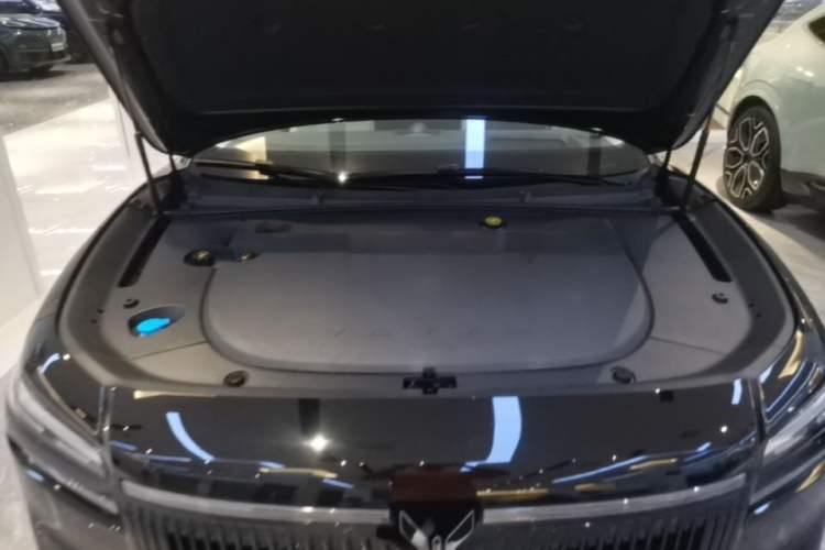 Used VOYAH Lantu Chiguang L 2026 Four-Wheel-Drive Ultra Engine Bay
