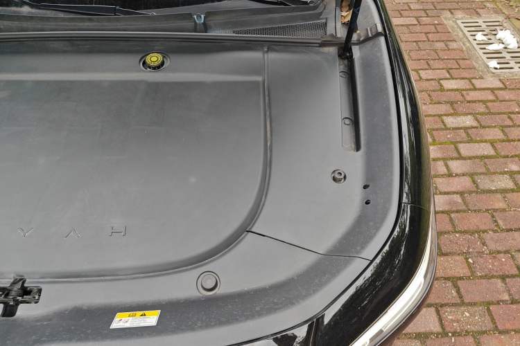 Used VOYAH Lantu Chiguang L 2026 Four-Wheel-Drive Max Engine Bay Left
