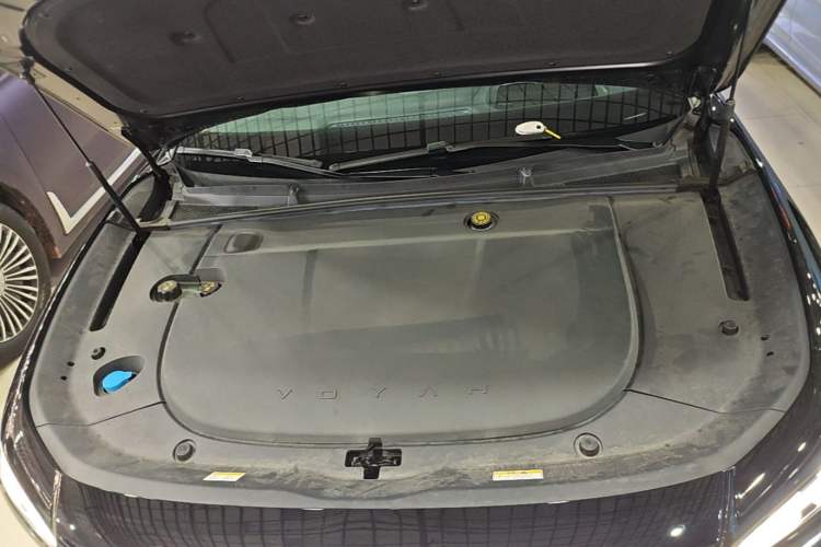 Used VOYAH Lantu Chiguang L 2026 Four-Wheel-Drive Ultra Engine Bay