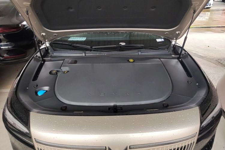 Used VOYAH Lantu Chiguang L 2026 Four-Wheel-Drive Ultra Engine Bay