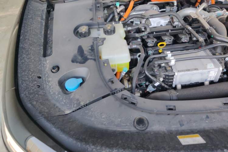 Used VOYAH Lantu Chiguang L 2026 Four-Wheel-Drive Ultra Engine Bay Right