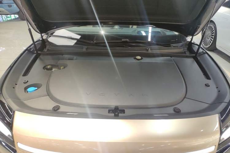 Used VOYAH Lantu Chiguang L 2026 Four-Wheel-Drive Ultra Engine Bay