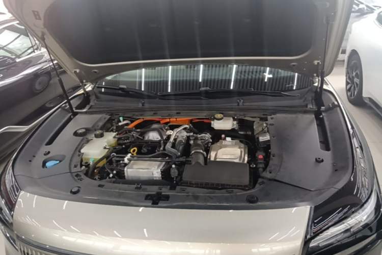 Used VOYAH Lantu Chiguang L 2026 Four-Wheel-Drive Ultra Engine Bay