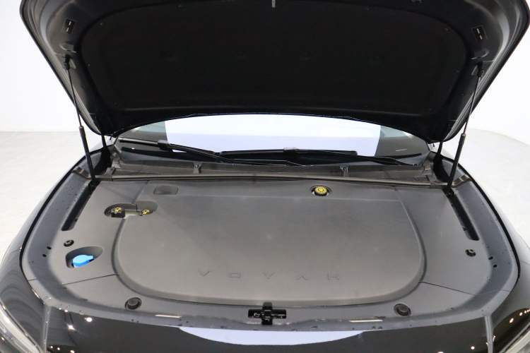 Used VOYAH Lantu Chiguang L 2026 Four-Wheel-Drive Max Engine Bay