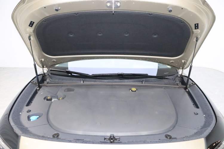Used VOYAH Lantu Chiguang L 2026 Four-Wheel-Drive Ultra Engine Bay