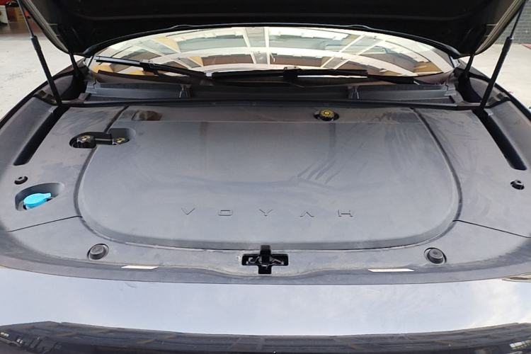 Used VOYAH Lantu Chiguang L 2026 Four-Wheel-Drive Ultra Engine Bay