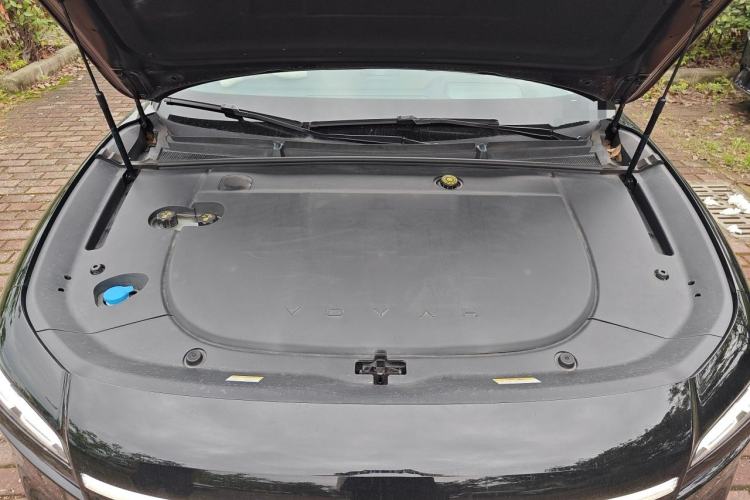 Used VOYAH Lantu Chiguang L 2026 Four-Wheel-Drive Max Engine Bay