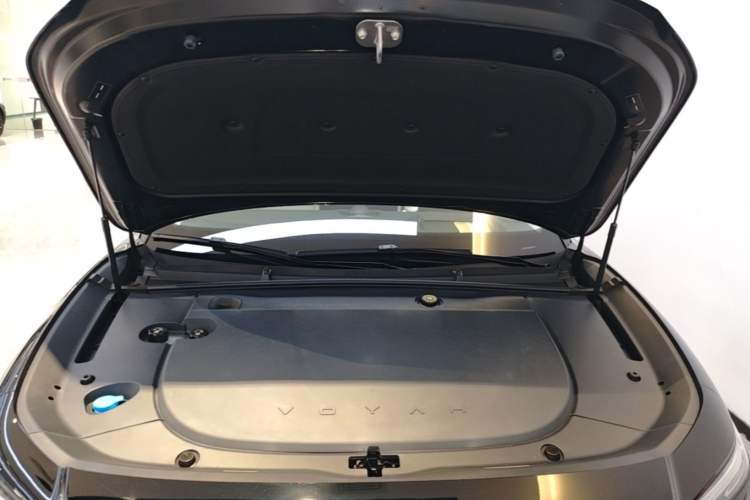 Used VOYAH Lantu Chiguang L 2026 Four-Wheel-Drive Ultra Engine Bay
