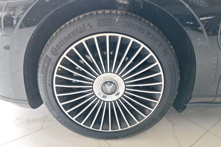 Used VOYAH Lantu Chiguang L 2026 Four-Wheel-Drive Ultra Exterior 1