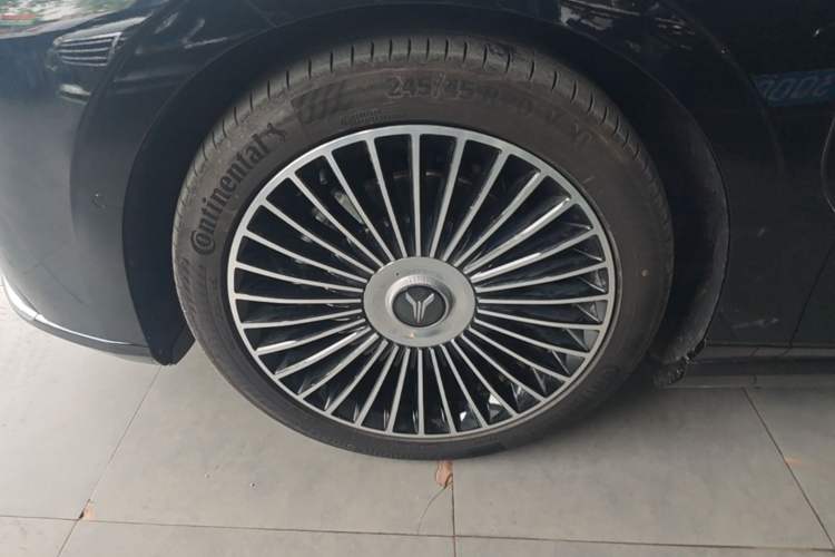 Used VOYAH Lantu Chiguang L 2026 Four-Wheel-Drive Ultra Exterior 4