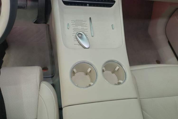 Used VOYAH Lantu Chiguang L 2026 Four-Wheel-Drive Ultra Gear Lever