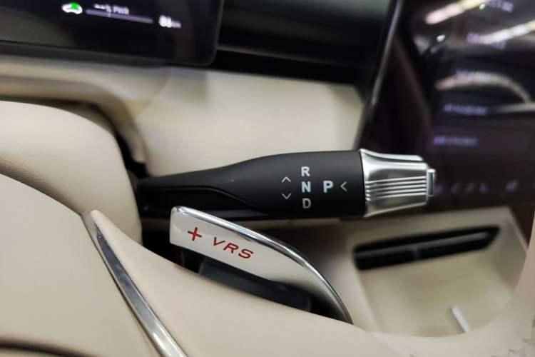 Used VOYAH Lantu Chiguang L 2026 Four-Wheel-Drive Max Gear Lever