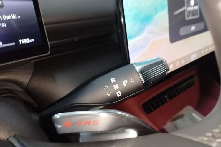 Used VOYAH Lantu Chiguang L 2026 Four-Wheel-Drive Max Gear Lever