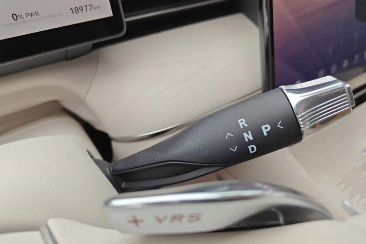 Used VOYAH Lantu Chiguang L 2026 Four-Wheel-Drive Max Gear Lever