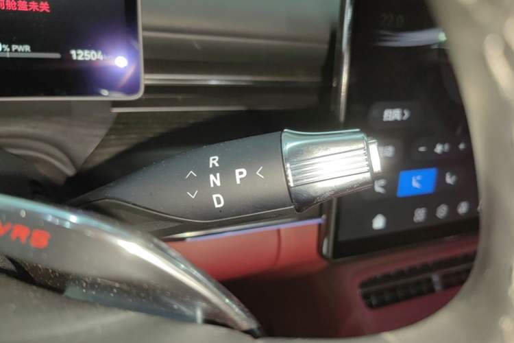 Used VOYAH Lantu Chiguang L 2026 Four-Wheel-Drive Ultra Gear Lever