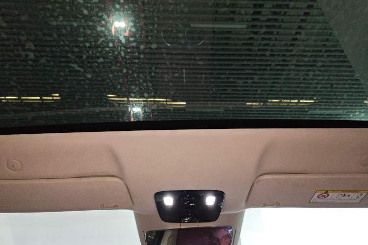 Used VOYAH Lantu Chiguang L 2026 Four-Wheel-Drive Ultra Headliner