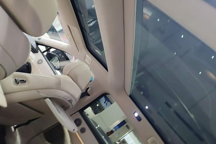 Used VOYAH Lantu Chiguang L 2026 Four-Wheel-Drive Max Headliner