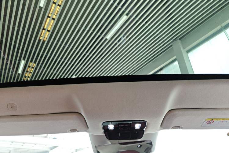 Used VOYAH Lantu Chiguang L 2026 Four-Wheel-Drive Ultra Headliner